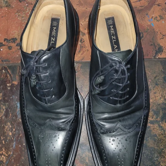 Mezlan Black Leather Wingtip Derby Shoes in like new condition. Get Mezlan Crocodile Black Derby Captoe Shoes Size 8.5 Now main image 3